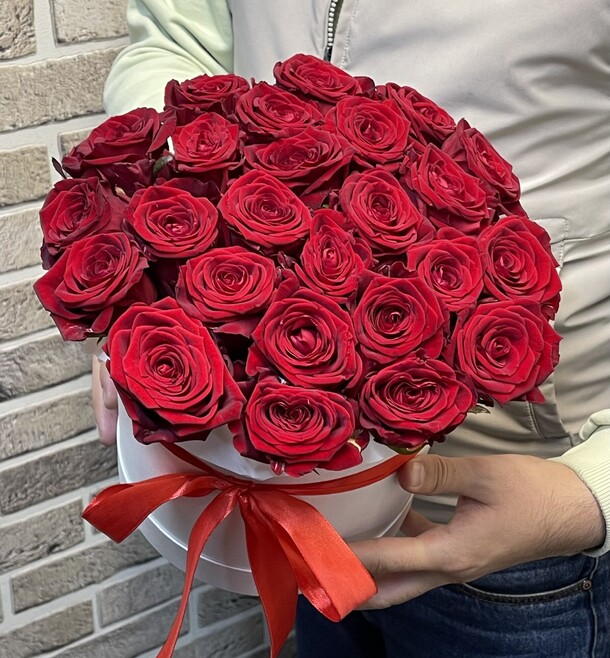 Розы в коробке, артикул F1335840 - 7150 рублей, доставка по городу. Flawery - доставка цветов