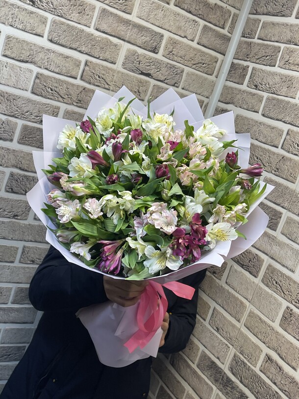 Букет из альстромерии, артикул F1335841 - 7260 рублей, доставка по городу. Flawery - доставка цветов