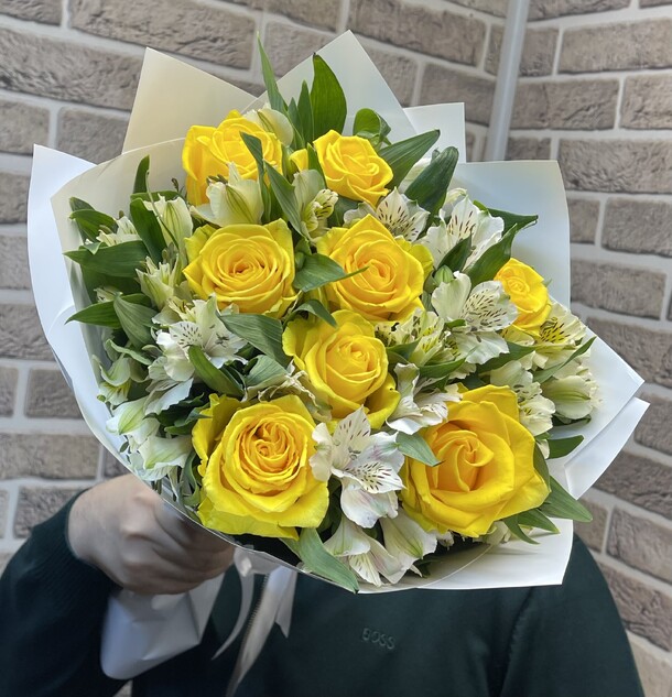 Букетик микс, артикул F1363773 - 4069 рублей, доставка по городу. Flawery - доставка цветов