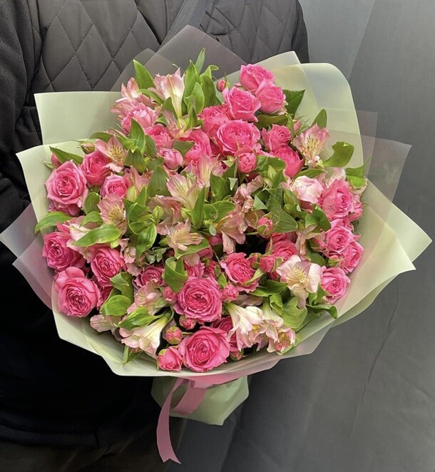 Кустовая роза и альстромерия, артикул F1406942 - 6849 рублей, доставка по городу. Flawery - доставка цветов