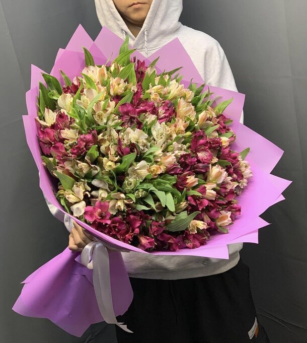 Альстромерия  51 шт, артикул F1418251 - 8003 рублей, доставка по городу. Flawery - доставка цветов