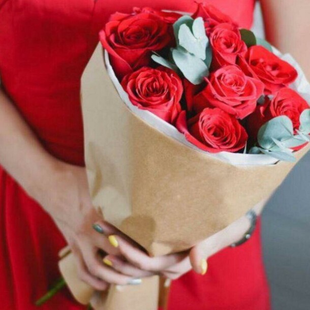 Розы с эвкалиптом, артикул F1122613 - 2808 рублей, доставка по городу. Flawery - доставка цветов