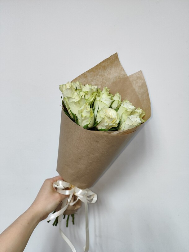 Розы белые, артикул F1238529 - 8359 рублей, доставка по городу. Flawery - доставка цветов