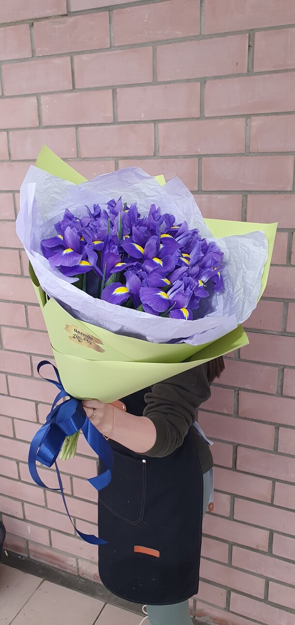 Букет из ирисов, артикул F1238530 - 5759 рублей, доставка по городу. Flawery - доставка цветов