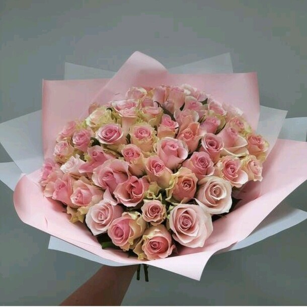 51 роза кенийская, артикул F1238820 - 11740 рублей, доставка по городу. Flawery - доставка цветов