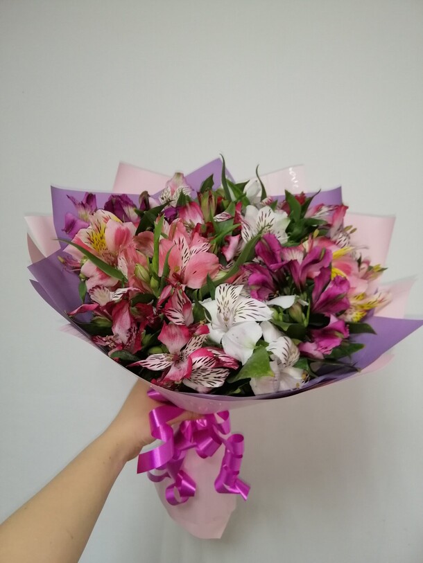 Букет из альстромерии, артикул F1239308 - 3688 рублей, доставка по городу. Flawery - доставка цветов
