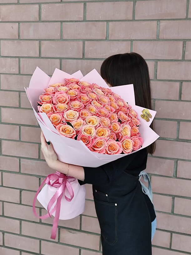 51 роза розовая, артикул F1239341 - 20276 рублей, доставка по городу. Flawery - доставка цветов