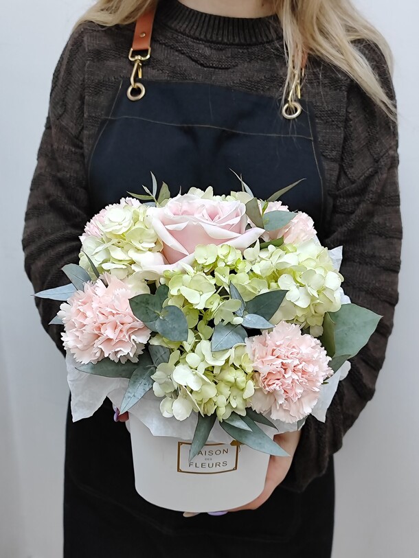 Цветочная композиция, артикул F1240328 - 5103 рублей, доставка по городу. Flawery - доставка цветов