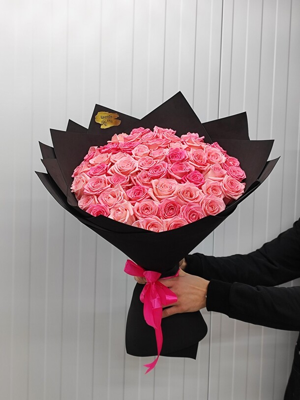 51 роза сорта казанова, артикул F1241905 - 20276 рублей, доставка по городу. Flawery - доставка цветов