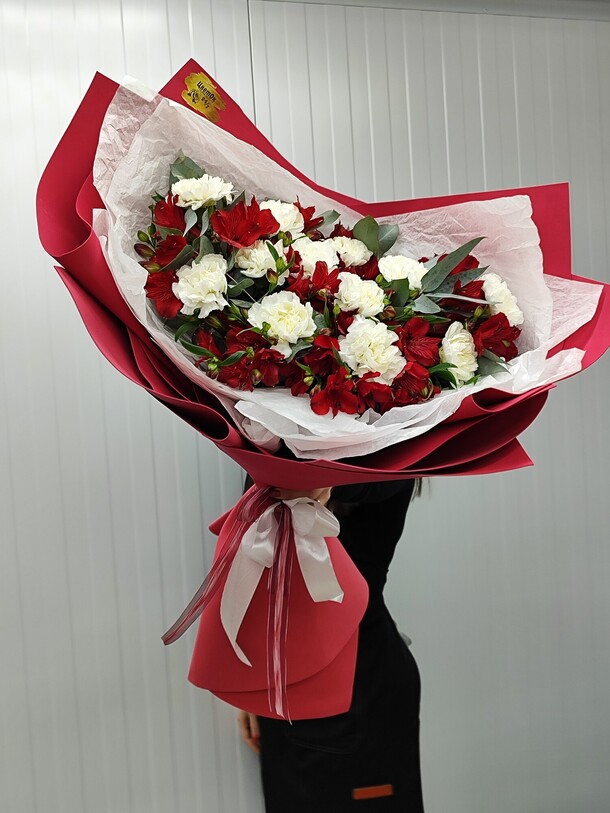 Букет из альстромерии и диантусов, артикул F1243745 - 11338 рублей, доставка по городу. Flawery - доставка цветов