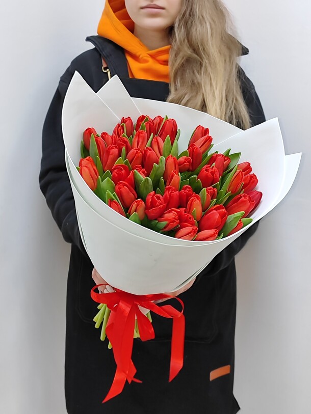 51 тюльпан, артикул F1259213 - 14172 рублей, доставка по городу. Flawery - доставка цветов