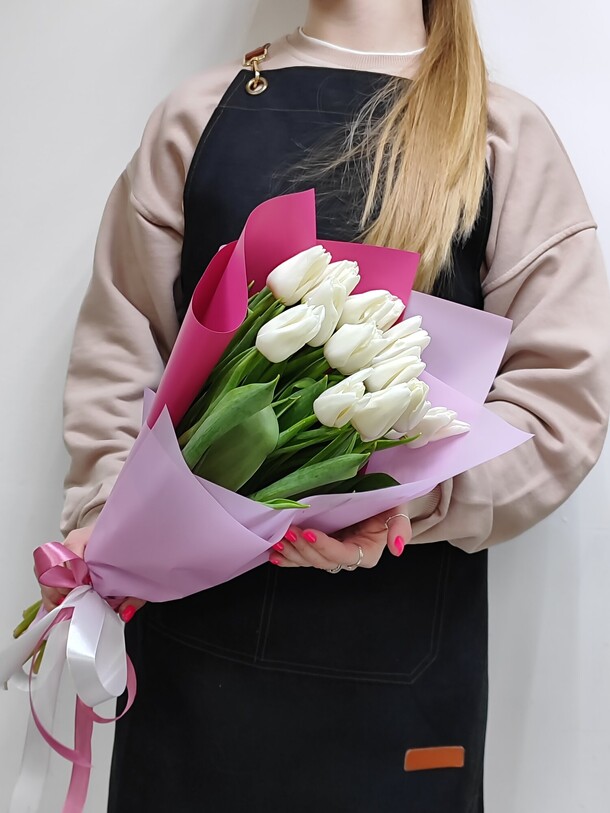 Букет из тюльпанов, артикул F1263907 - 4639 рублей, доставка по городу. Flawery - доставка цветов