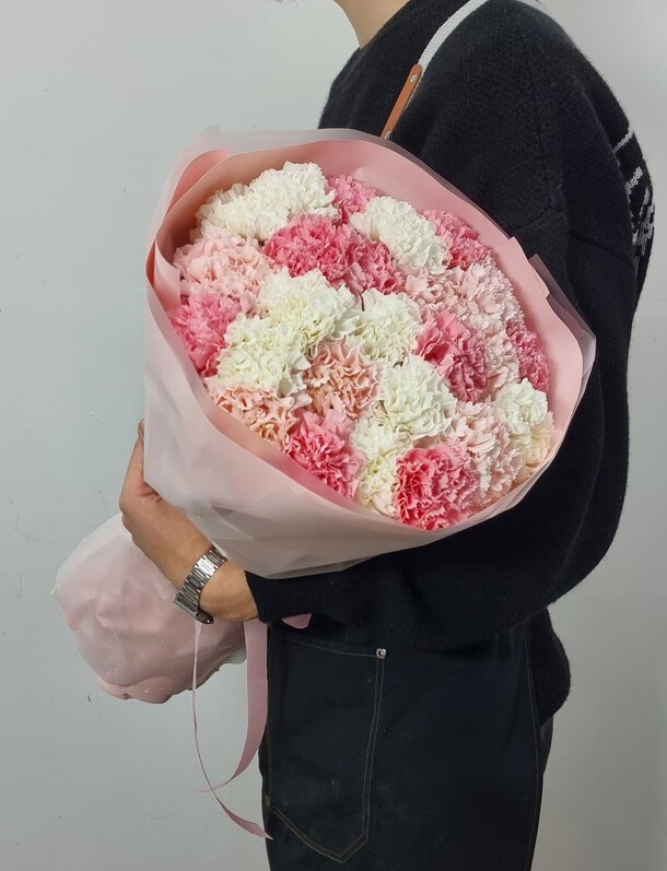 Букет из 25 сортовых диантусов, артикул F1336814 - 6000 рублей, доставка по городу. Flawery - доставка цветов