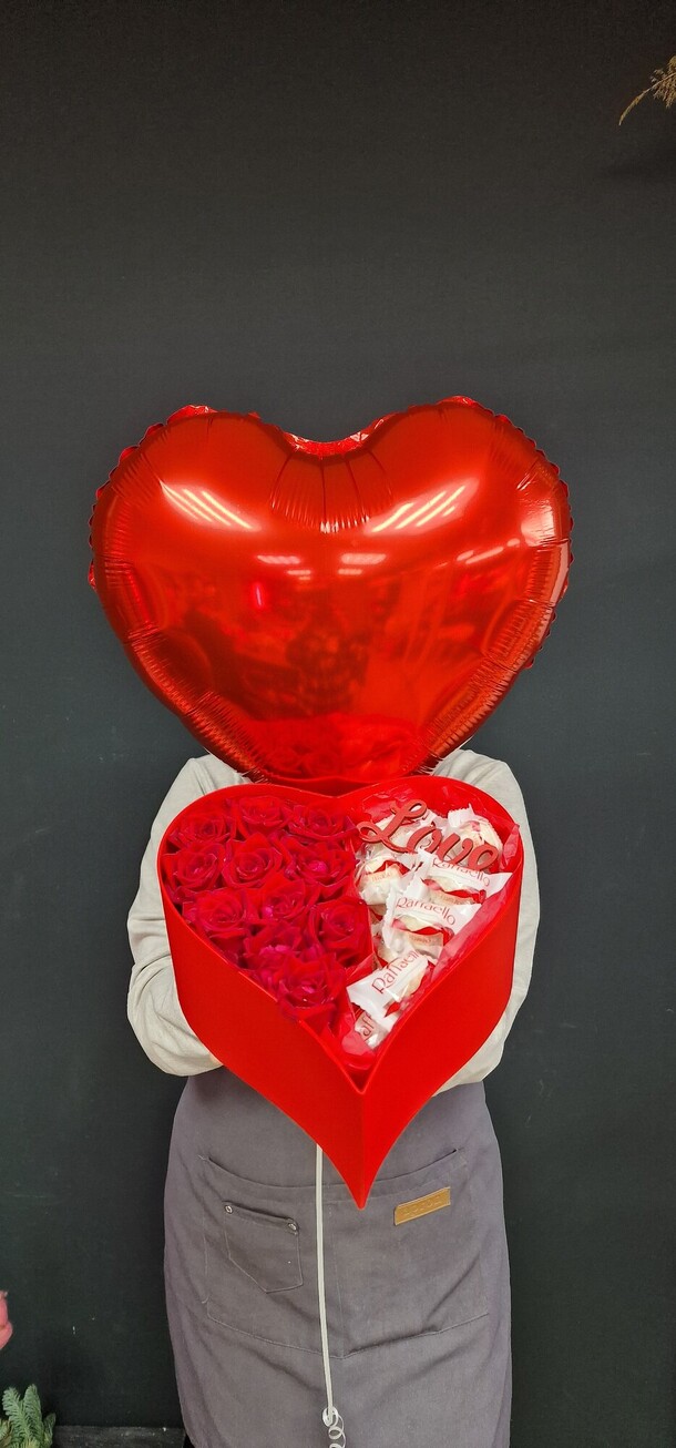 Подарочный набор на день влюблённых 💕, артикул F1376799 - 5550 рублей, доставка по городу. Flawery - доставка цветов