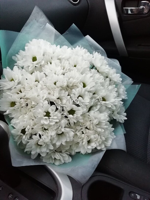 15 хризантем "ромашка", артикул F1215733 - 7046 рублей, доставка по городу. Flawery - доставка цветов