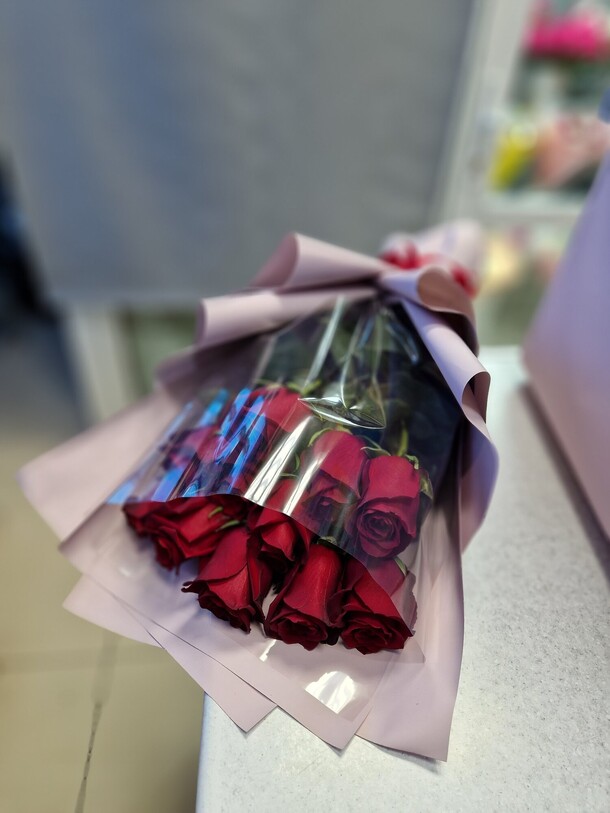 Розы 11шт, артикул F1215763 - 4445 рублей, доставка по городу. Flawery - доставка цветов