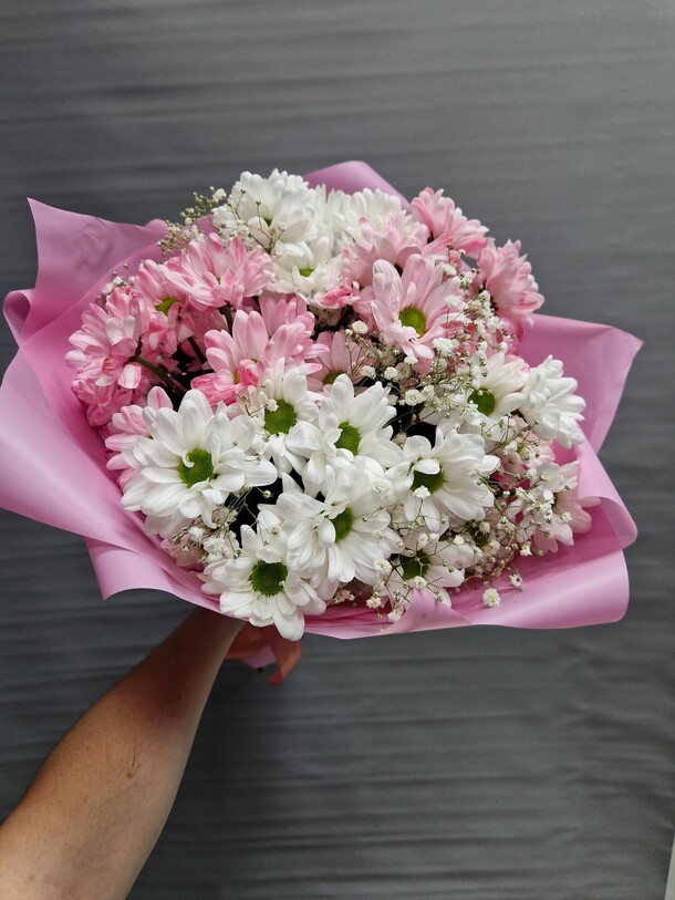 Хризантемы с гипсофилой, артикул F1215772 - 2718 рублей, доставка по городу. Flawery - доставка цветов