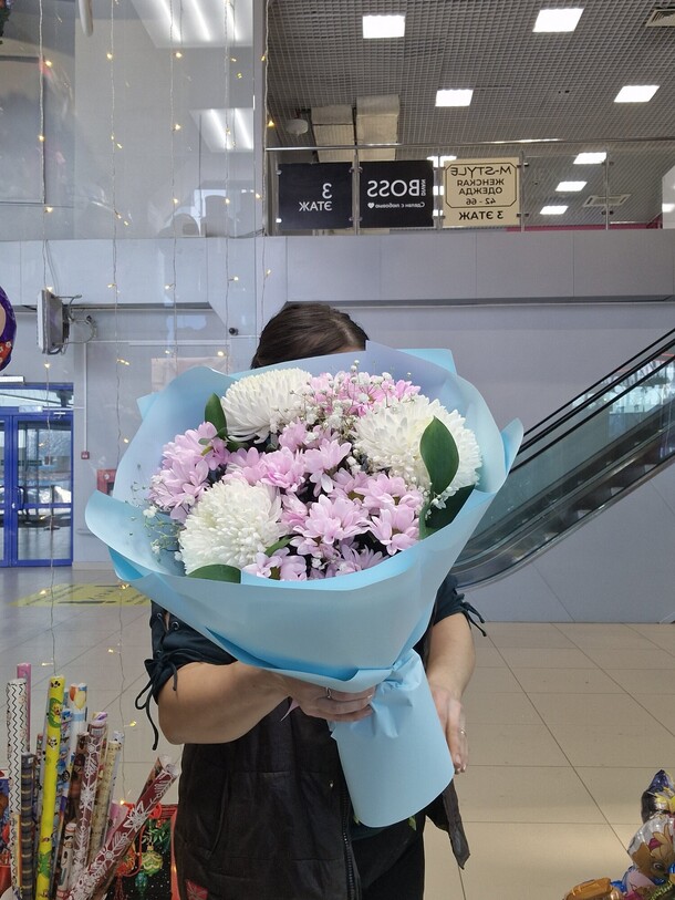 Букет из хризантем, артикул F1215796 - 4536 рублей, доставка по городу. Flawery - доставка цветов