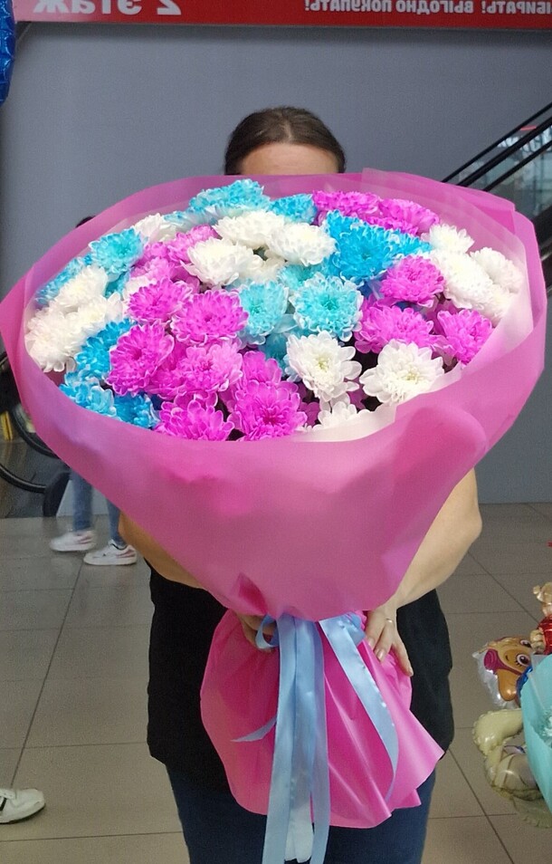 15 ярких кустовых хризантем, артикул F1215947 - 6955 рублей, доставка по городу. Flawery - доставка цветов