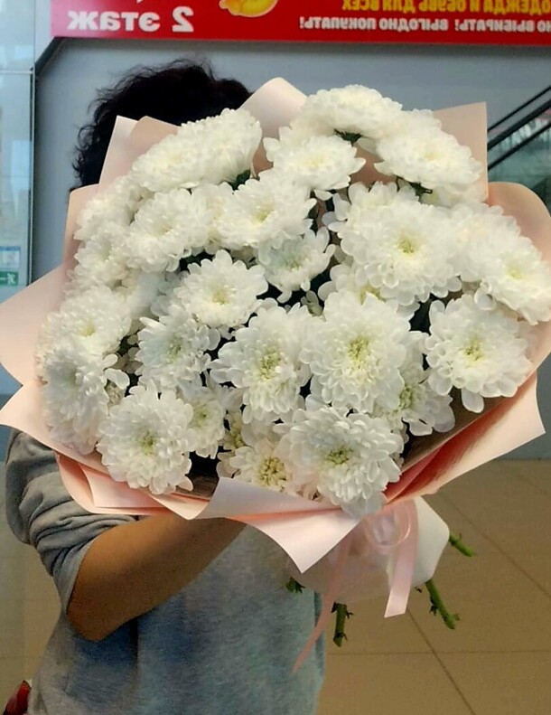 Букет из 9 веток хризантем, артикул F1216392 - 4318 рублей, доставка по городу. Flawery - доставка цветов