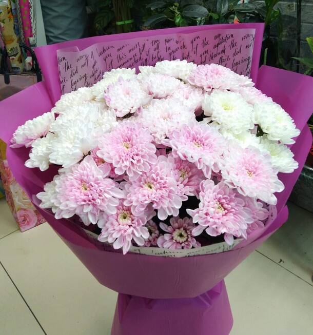 Букет из 9 веток хризантем, артикул F1216399 - 4318 рублей, доставка по городу. Flawery - доставка цветов