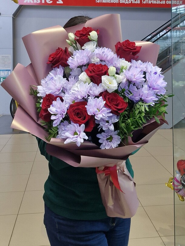 Букет "желаю счастья", артикул F1223283 - 6773 рублей, доставка по городу. Flawery - доставка цветов