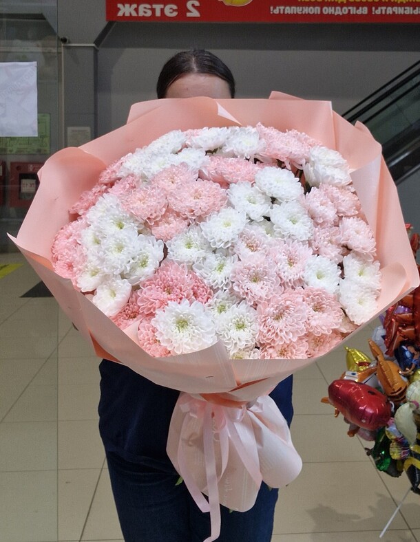 Букет из 17 хризантем кустовых, артикул F1296521 - 7900 рублей, доставка по городу. Flawery - доставка цветов