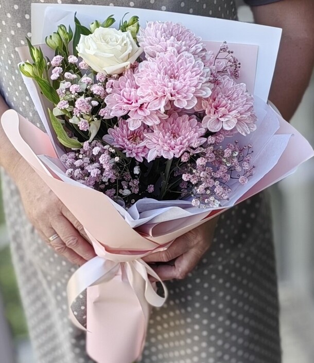 Букет комплимент, артикул F1384087 - 1718 рублей, доставка по городу. Flawery - доставка цветов