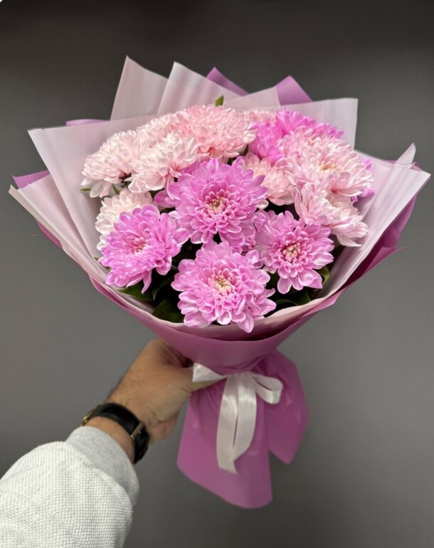 Букет из хризантем кустовых 5, артикул F1385470 - 2536 рублей, доставка по городу. Flawery - доставка цветов