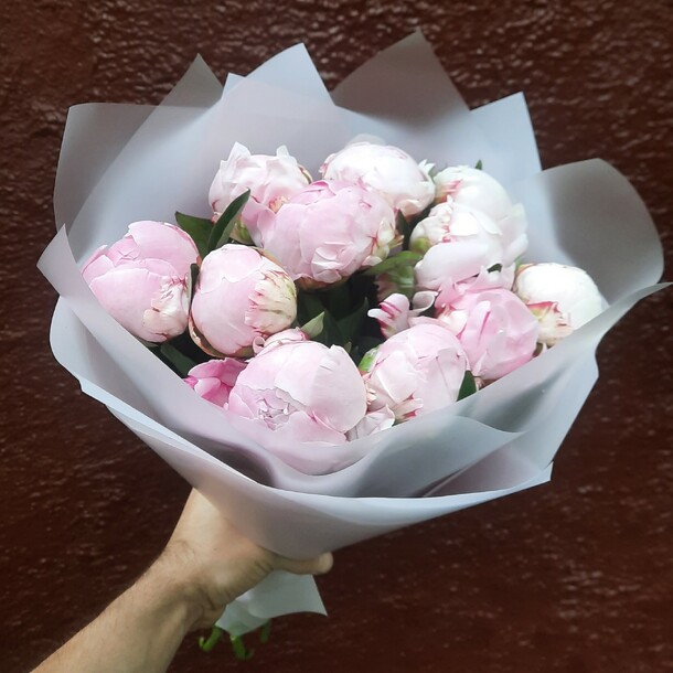 11 розовых пионов сара бернар, артикул F1217361 - 9950 рублей, доставка по городу. Flawery - доставка цветов