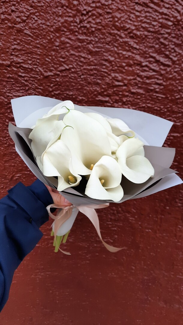 Букет 9 калл, артикул F1227104 - 6550 рублей, доставка по городу. Flawery - доставка цветов