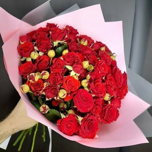 19 красных кустовых роз, артикул F1242660 - 6550 рублей, доставка по городу. Flawery - доставка цветов