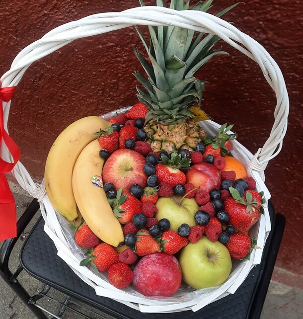 Фруктовая корзина №2, артикул F1276177 - 8550 рублей, доставка по городу. Flawery - доставка цветов