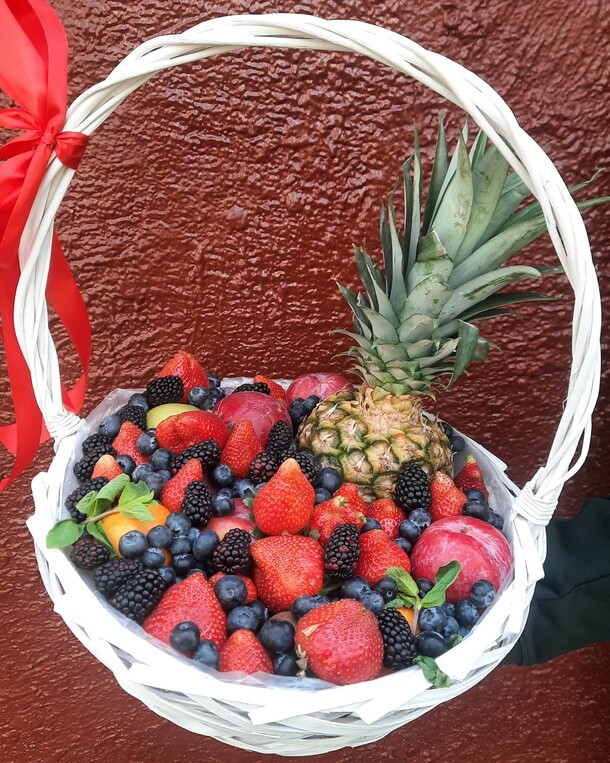 Фруктовая корзина №3, артикул F1276180 - 8550 рублей, доставка по городу. Flawery - доставка цветов