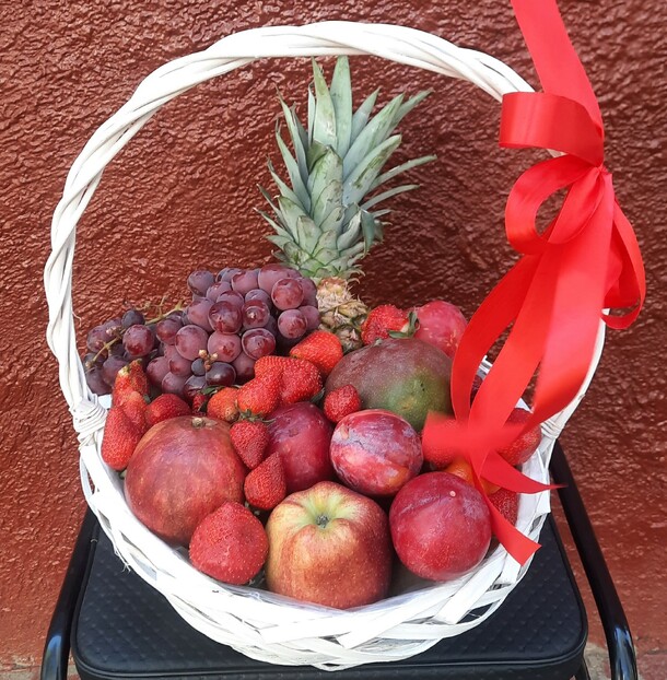 Фруктовая корзина №6, артикул F1277093 - 8550 рублей, доставка по городу. Flawery - доставка цветов