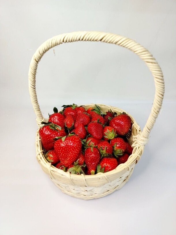 Корзина клубники №7, артикул F1277097 - 3550 рублей, доставка по городу. Flawery - доставка цветов