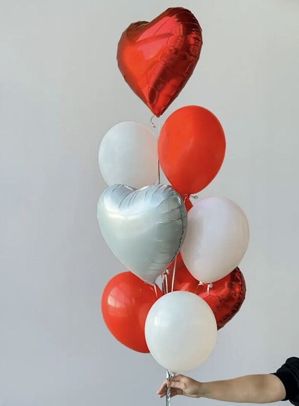 Шары белые с красным 9, артикул F1321978 - 2500 рублей, доставка по городу. Flawery - доставка цветов