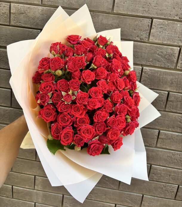 Букет кустовых роз чувственность, артикул F1451709 - 8550 рублей, доставка по городу. Flawery - доставка цветов