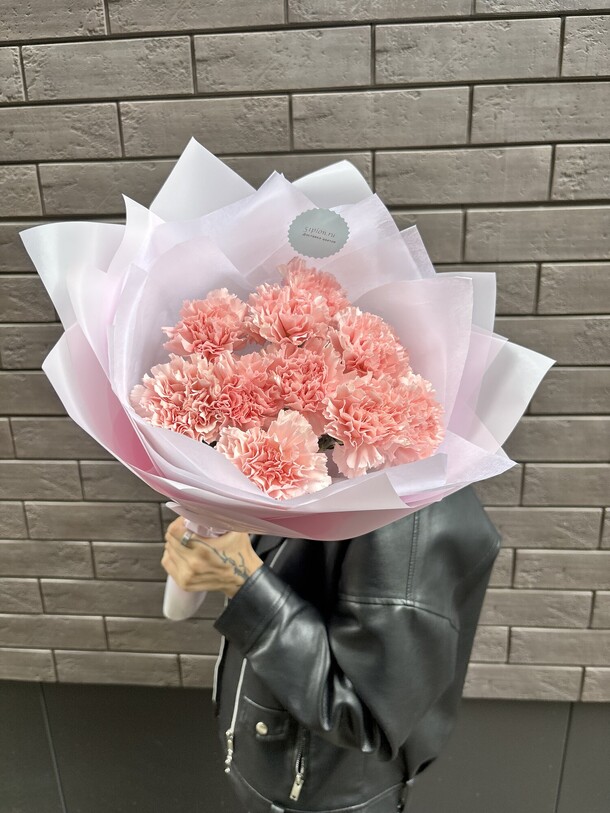 Букет из 11 нежно-розовых гвоздик, артикул F1457261 - 2250 рублей, доставка по городу. Flawery - доставка цветов