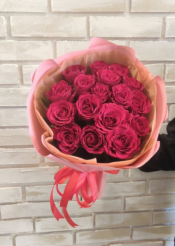 Красные розы 17, артикул F1216183 - 5600 рублей, доставка по городу. Flawery - доставка цветов