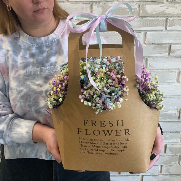 Гипсофила в сумочке крафт, артикул F1251010 - 2999 рублей, доставка по городу. Flawery - доставка цветов