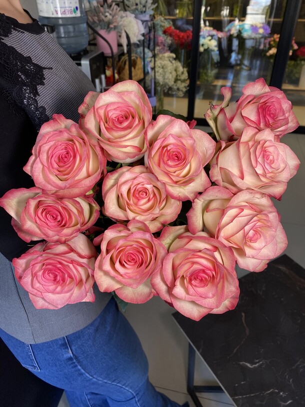 Шикарные розы 11 шт., артикул F1218437 - 5191 рублей, доставка по городу. Flawery - доставка цветов