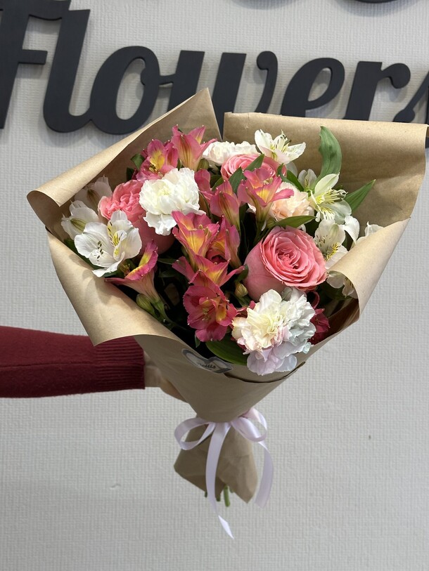 Букет mersi, артикул F1230812 - 5990 рублей, доставка по городу. Flawery - доставка цветов