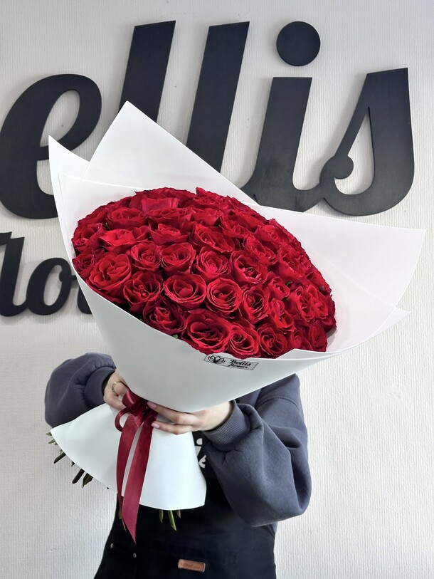 51 ароматная роза, артикул F1400565 - 14641 рублей, доставка по городу. Flawery - доставка цветов