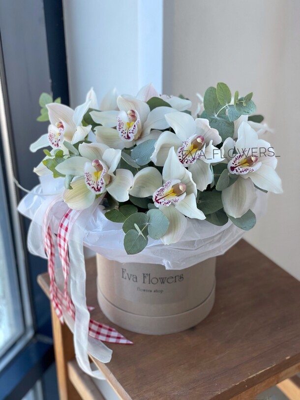 Орхидеи в коробочке, артикул F1066067 - 5000 рублей, доставка по городу. Flawery - доставка цветов