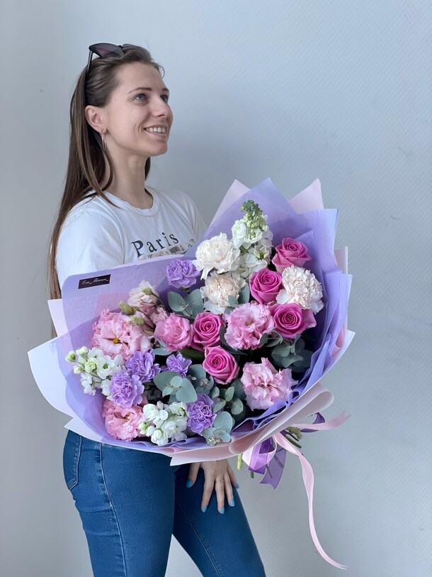 Яркий букет для настроения, артикул F1115772 - 7973 рублей, доставка по городу. Flawery - доставка цветов