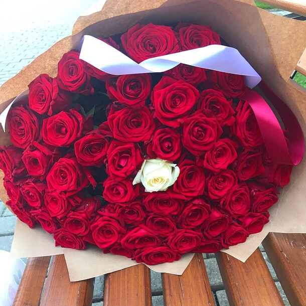 51 роза любви, артикул F11629 - 12000 рублей, доставка по городу. Flawery - доставка цветов