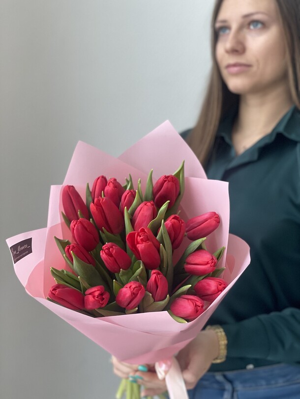 19 тюльпанов цвета любви!), артикул F1174619 - 4900 рублей, доставка по городу. Flawery - доставка цветов