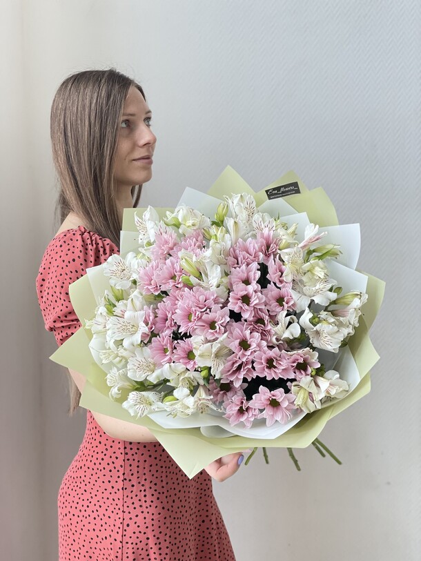 Стойкие цветы в одном букете, артикул F1191465 - 5489 рублей, доставка по городу. Flawery - доставка цветов