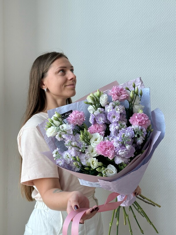 Самый стильный букет, артикул F1209387 - 6050 рублей, доставка по городу. Flawery - доставка цветов